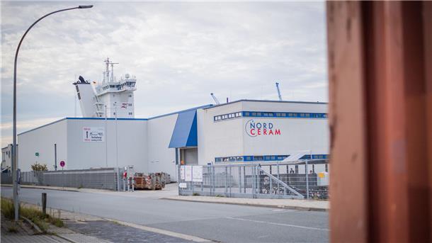 Öko-Strom statt Gas: Das Fliesenwerk Nordceram in Bremerhaven scheint gerettet Das Bremerhavener Werk Nordceram am Fischereihafen muss seine Tore nun offenbar doch nicht für immer schließen.