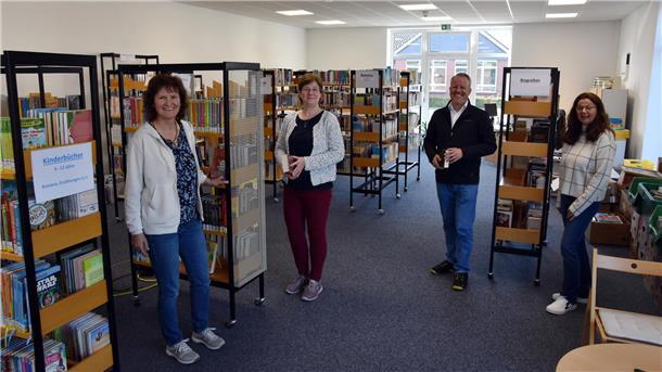 Wieder am alten Standort: Samtgemeinde-Bücherei im Grundschul-Anbau eröffnet Das Foto zeigt das Bücherei-Team.