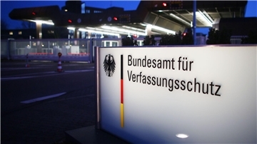Das Bundesamt für Verfassungsschutz ist in Sorge: „In Deutschland soll das Vertrauen der Bevölkerung in Politik, Verwaltung, aber auch in die freien Medien untergraben werden.“