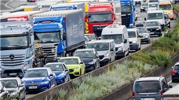 Das Bundesland mit den meisten Staus war wie in den Vorjahren Nordrhein-Westfalen mit knapp 34 Prozent - wie hier auf der A3 im Autobahndreieck Köln-Heumar.