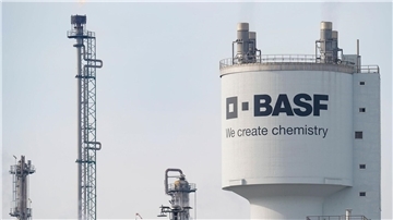 Das Dax-Unternehmen BASF leidet unter der derzeitigen Konjunkturschwäche und vergleichsweise hohen Energiepreisen in Deutschland.