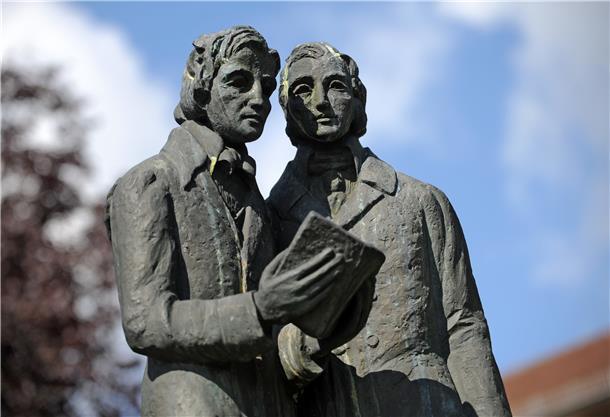 Das Denkmal der Brüder Grimm in Kassel.