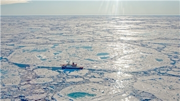 Das deutsche Forschungsschiff „Polarstern“ ist in der Arktis unterwegs.