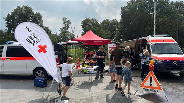 Tag der offenen Tür: Feuerwehr Zeven präsentiert ihr neues Gebäude Das Rote Kreuz ist mit von der Partie.