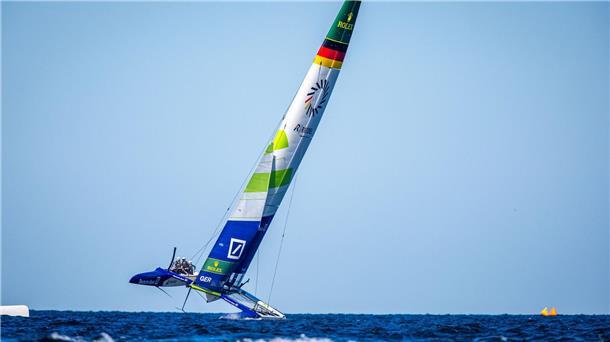 Vettel begeistert: Franzosen gewinnen deutsches SailGP-Debüt Das deutsche Team beim Sail-GP vor Rügen.