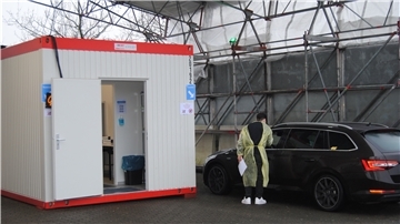 Das Drive-in-Testzentrum in Schiffdorf ist ein vollständig ausgebauter Container mit Heizkörper und Dämmung. Die fachgerechte Lagerung ist gewährleistet.