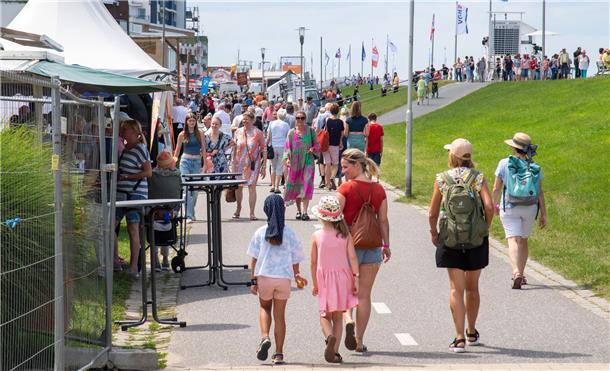 Das Duhner Wattrennen lockt wieder tausende von Gästen an den Nordseedeich.