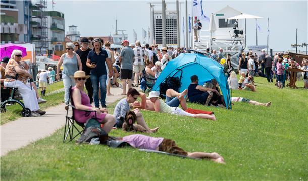 Das Duhner Wattrennen lockt wieder tausende von Gästen an den Nordseedeich.