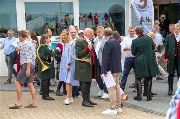Das Duhner Wattrennen lockt wieder tausende von Gästen an den Nordseedeich.