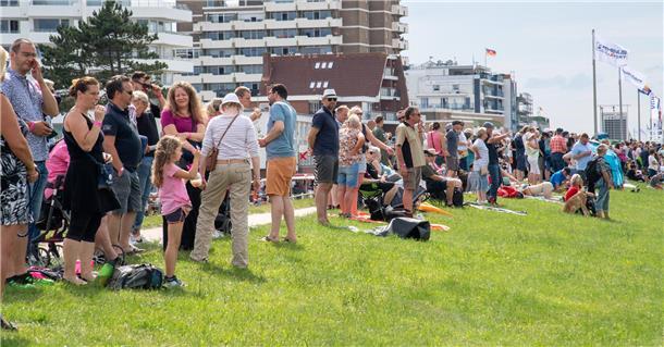 Das Duhner Wattrennen lockt wieder tausende von Gästen an den Nordseedeich.
