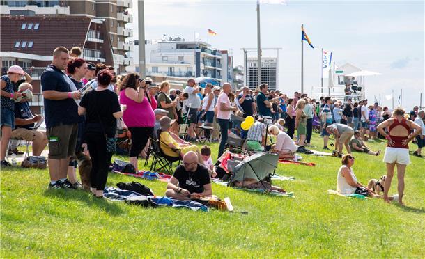 Das Duhner Wattrennen lockt wieder tausende von Gästen an den Nordseedeich.