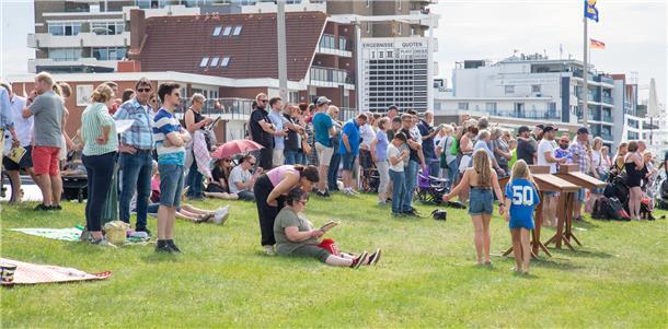 Das Duhner Wattrennen lockt wieder tausende von Gästen an den Nordseedeich.