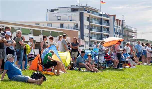 Das Duhner Wattrennen lockt wieder tausende von Gästen an den Nordseedeich.