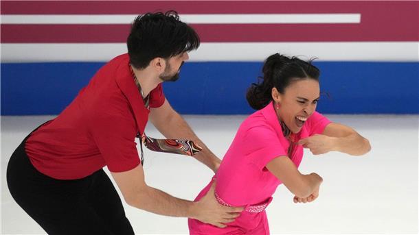 Nach EM-Gold und Einzel-Debakel: Verband bleibt optimistisch Das Eistanz-Duo Jennifer Janse van Rensburg (r) und Benjamin Steffan verpasste bei der EM das selbst gesteckte Ziel der Top Ten.