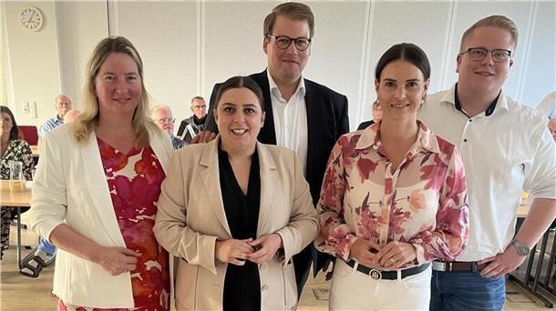 Bundestagswahl und die CDU: Warum es manchmal zu viele Infos sind Das erste gemeinsame Foto aller Bewerber, die für die CDU im Bundestagswahlkampf 2025 antreten wollten: Birgit Butter, Sabrina Klapper, Alexander Krause, Vanessa Zobel und Nico Burfeind (von links). Birgit Butter ist jetzt nicht mehr dabei.