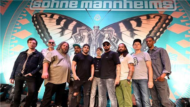 Söhne Mannheims rufen zu friedlichem Miteinander auf Das erste Studioalbum der Söhne Mannheims seit Jahren, „Kompass“, rüttelt durch ein bedingungsloses Eintreten für den Frieden auf.
