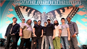 Das erste Studioalbum der Söhne Mannheims seit Jahren, „Kompass“, rüttelt durch ein bedingungsloses Eintreten für den Frieden auf.