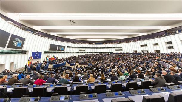 Viele EU-Abgeordnete schlampen bei Transparenz Das Europäische Parlament in Straßburg: „Die Abgeordneten nehmen die Erklärungen nicht ernst“, so Transparency International.