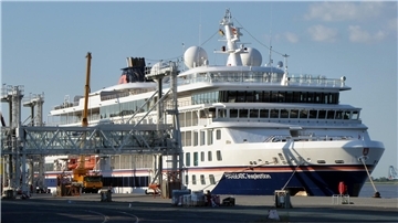 "Hanseatic Inspiration" an der Columbuskaje in Bremerhaven