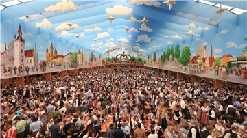 Das Feiern auf der Wiesn beginnt.