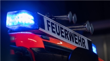 Das Feuer brach im vierten Stock eines Hochhauses aus. (Symbolbild)