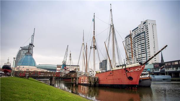 Marodes Museumsschiff „Elbe 3“ kommt in die Werft Das Feuerschiff „Elbe 3“ liegt im Museumshafen vom Deutschen Schifffahrtsmuseum in Bremerhaven.