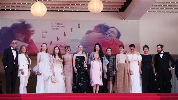Das Filmteam von „In die Sonne schauen“ bei der Premiere.