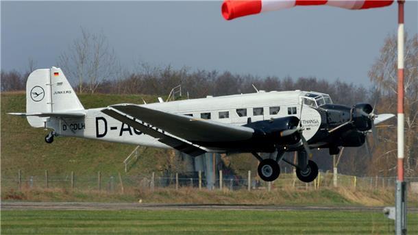 Letzte Station Museum: „Tante Ju“ bei Lufthansa angekommen Das „fliegende Denkmal“ Ju 52 ist reif fürs Museum. (Archivbild)