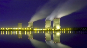 Das französische Kernkraftwerk Cattenom an der Model nahe der deutschen Grenze. Weltweit sind der Internationalen Atomenergiebehörde zufolge 415 Reaktoren zur Stromproduktion in Betrieb.