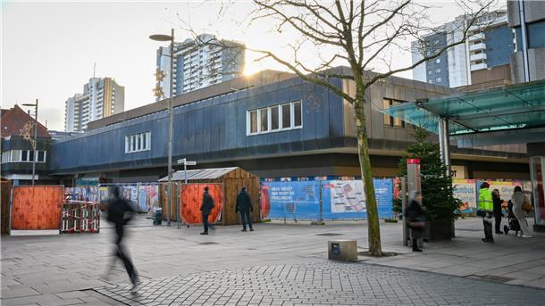 Karstadt-Abriss in Bremerhaven: Bis zur Sail ist der Riese noch nicht weg Karstadt-Ansicht