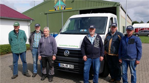 Warum die Rentner-Gang für die Tarmstedter Ausstellung so wertvoll ist Das Geländeteam der Tarmsstedter Ausstellung vor ihrem Einsatzfahrzeug.