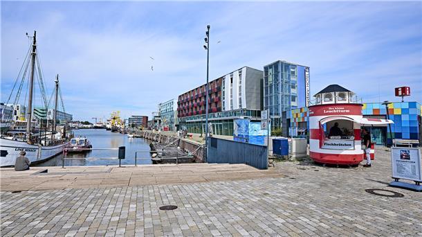 Das Hafenbecken im Schaufenster Fischereihafen. Den Liegeplatz reserviert die FBG extra für eine Hafenrundfahrt.