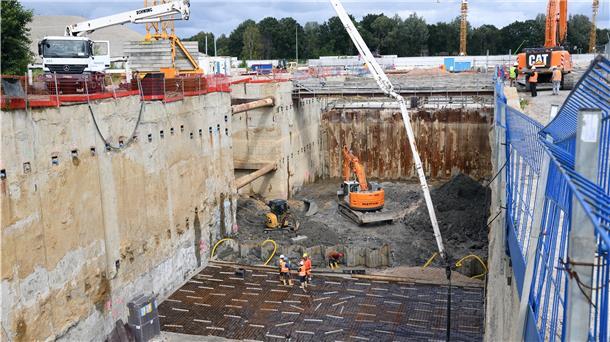 Blick in die Baustelle: Der zukünftige Hafentunnel in Höhe der Cherbourger Straße in Bremerhaven.
