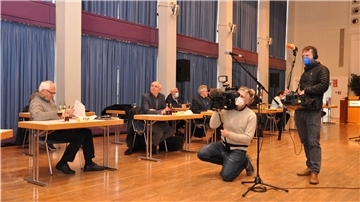 Das hat Seltenheitswert: Fernsehteams bei einer Sitzung des Nordenhamer Stadtrats.