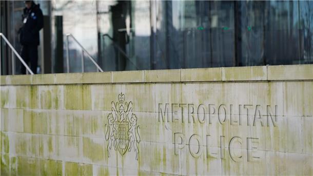 Scotland Yard übersieht womöglich Serienmörder Das Hauptquartier der Metropolitan Police in London: Wird hier die Polizeiarbeit schleifen gelassen?