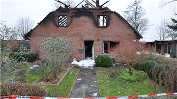 Das Haus, das am Sonnabend in Ellwürden gebrannt hat, ist nur noch eine Ruine. Wie geht’s in solchen Fällen eigentlich weiter?