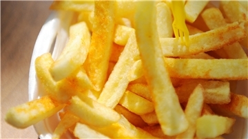 Das Hirn ist, was man isst: In einer kleinen Studie haben Forscher neue Hinweise zu den Folgen von zu viel Fast Food für unser Gehirn gefunden.