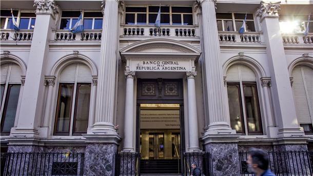 Das hoch verschuldete Argentinien hat 2023 zur Begleichung fälliger Zinsforderungen des Internationalen Währungsfonds (IWF) einen millionenschweren Kredit bei Katar aufgenommen.