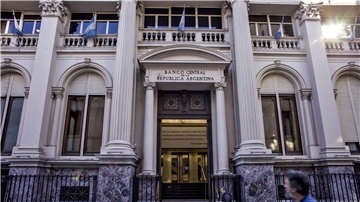 Das hoch verschuldete Argentinien hat 2023 zur Begleichung fälliger Zinsforderungen des Internationalen Währungsfonds (IWF) einen millionenschweren Kredit bei Katar aufgenommen.
