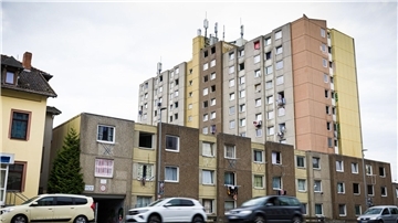 Heizung läuft nicht - Wohnkomplex in Göttingen unbewohnbar? Das Hochhaus nahe dem Göttinger Bahnhof ist verwahrlost.