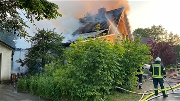 Das in Brand stehende Einfamilienhaus in Bademühlen