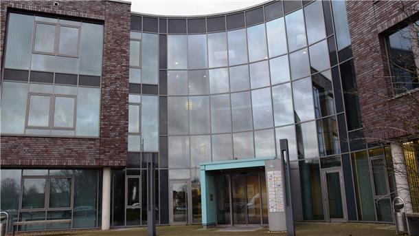 Das Innovationszentrum in Einswarden: Die Entscheidung über einen Verkauf der städtischen Anteile soll schon an diesem Donnerstag fallen. Die WIN äußert Bedenken.