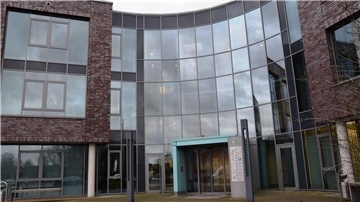 Das Innovationszentrum in Einswarden: Die Entscheidung über einen Verkauf der städtischen Anteile soll schon an diesem Donnerstag fallen. Die WIN äußert Bedenken.