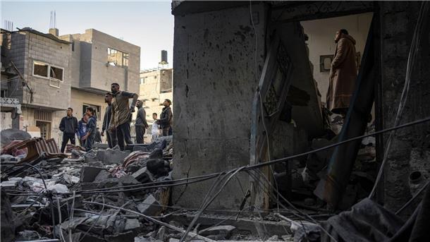 Helfer machtlos angesichts „humanitärer Katastrophe“ in Gaza Das israelische Militär griff seit Beginn des Krieges nach eigenen Angaben schon mehr als 22.000 Ziele an.