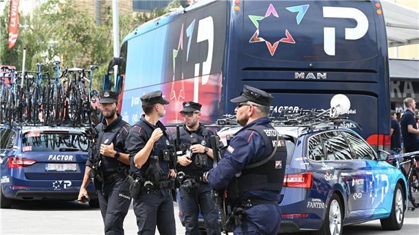 Nach Vuelta-Eklat: Kritik an propalästinensischen Protesten Das israelische Team steht unter Polizeischutz.