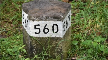 Das Foto zeigt den Fünf-Kanten-Stein aus dem Thörenwald. 