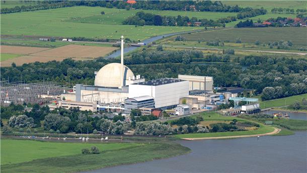 Das Kernkraftwerk Unterweser, hier ein Archivbild, wird zurückgebaut. Von dem ursprünglich gut 70 Hektar großen Areal wurden inzwischen Flächen an die BGZ und an Tennet abgegeben. Die Diskussion, was mit Gelände und Gebäuden an dem Rückbau passiert, kommt jetzt ins Rollen.