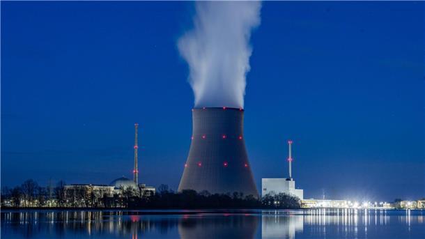 Studie: 15 Millionen Tonnen mehr CO2 mit AKW-Abschaltung Das Kernkraftwerks Isar 2 in Bayern - laut Atomgesetz soll die endgültige Abschaltung am 15. April erfolgen.