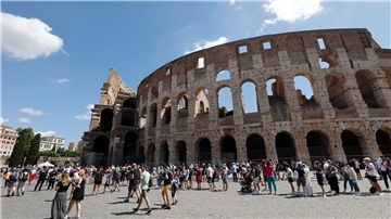 Das Kolosseum gehört zu den beliebtesten Touristenattraktionen in Italien.
