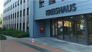 Kreishaus in Brake von außen